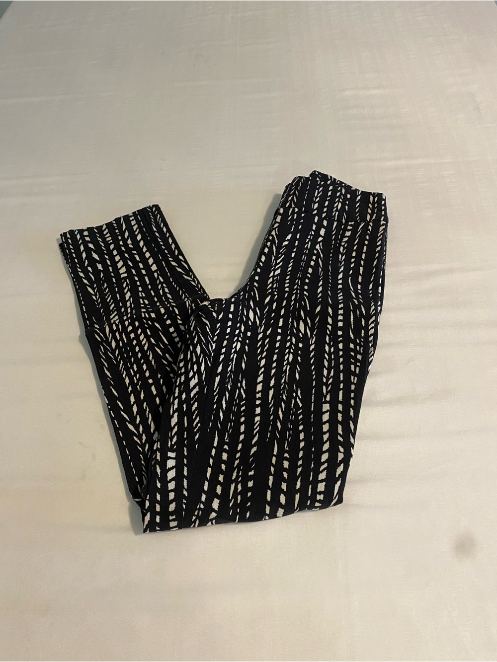 MarlaWynne Black and White Patterned Ankle Pants with tummy control